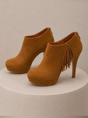 XOXO Suede Bootie Tan size 8